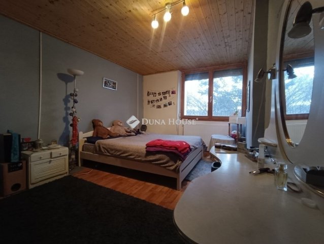 Eladó családi ház, Százhalombattán 74.9 M Ft, 5 szobás