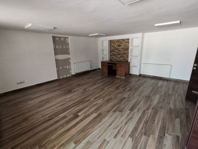 Kiadó ipari ingatlan, Kecskeméten 400 E Ft / hó