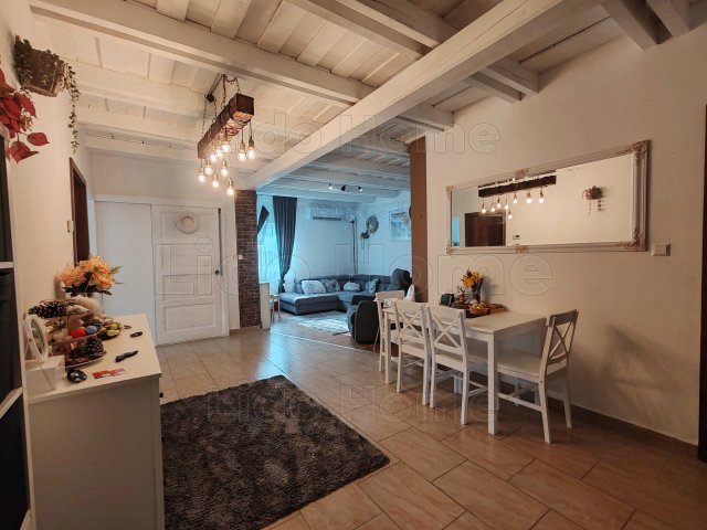 Eladó családi ház, Balatonkeresztúron 109.9 M Ft, 4 szobás