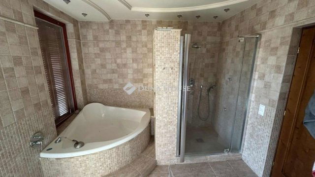 Eladó családi ház, Kecskeméten 172 M Ft, 5 szobás