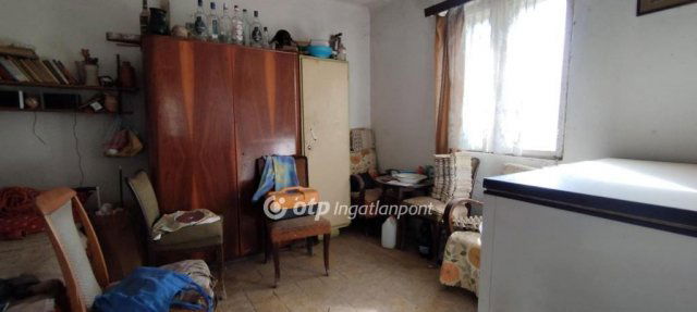 Eladó családi ház, Szekszárdon 32 M Ft, 1 szobás