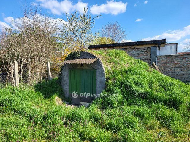 Eladó családi ház, Siófokon 79.9 M Ft, 4 szobás