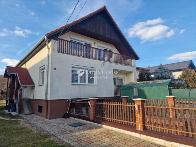 Eladó családi ház, Százhalombattán 137 M Ft, 5 szobás