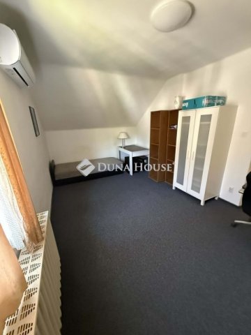 Eladó családi ház, Győrött 135 M Ft, 13 szobás