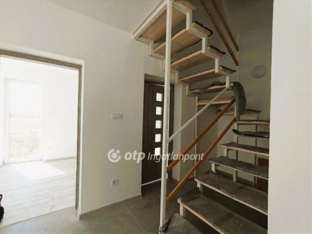 Eladó családi ház, Gyöngyösön 80.5 M Ft, 3+1 szobás