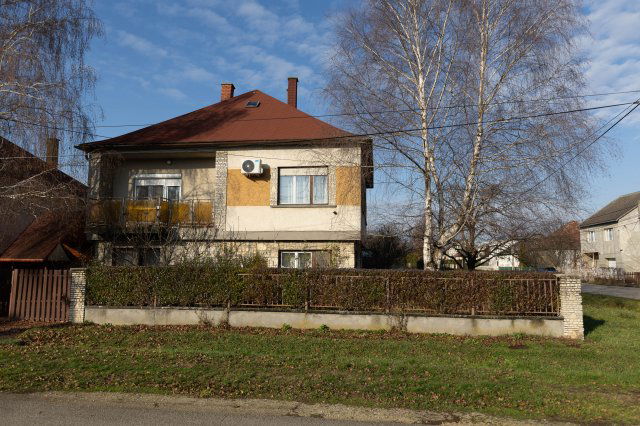 Eladó családi ház, Szabadbattyánban 67.5 M Ft, 5 szobás