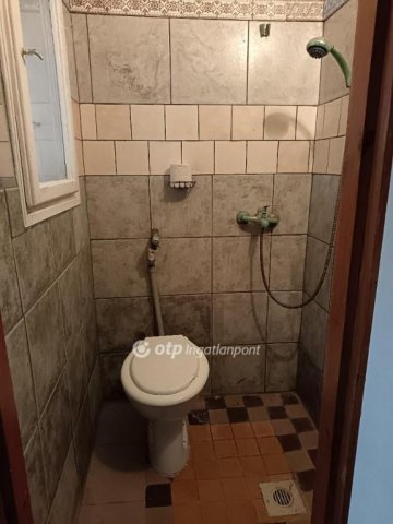 Eladó családi ház, Sárándon 7.5 M Ft, 1 szobás