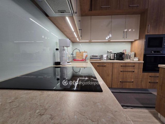 Eladó téglalakás, Sárváron 88.9 M Ft, 3 szobás