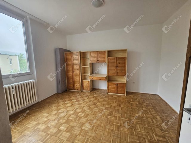 Eladó téglalakás, Tatabányán 0.18 M Ft, 2 szobás