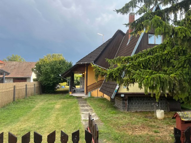 Eladó családi ház, Balatonkeresztúron 69 M Ft, 7 szobás