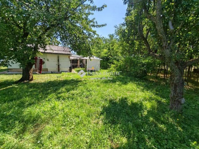 Eladó telek, Pécsett 10 M Ft / költözzbe.hu