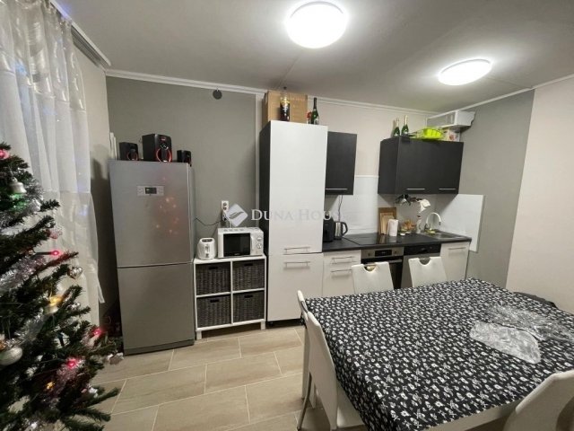 Eladó panellakás, Debrecenben 60 M Ft, 2 szobás