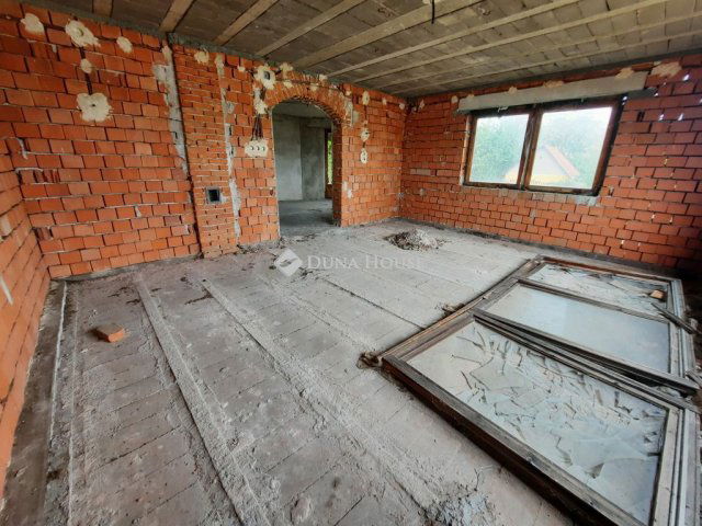 Eladó családi ház, Kiskunfélegyházán 10 M Ft, 3 szobás