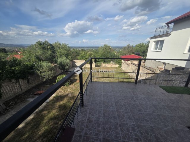 Eladó családi ház, Budakalászon, Gyümölcs utcában 145 M Ft