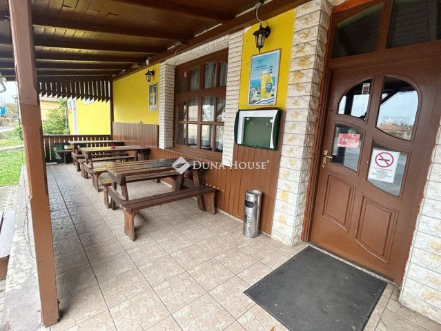 Eladó üzlethelyiség, Tiszaroffon, Hősök terén 31.485 M Ft