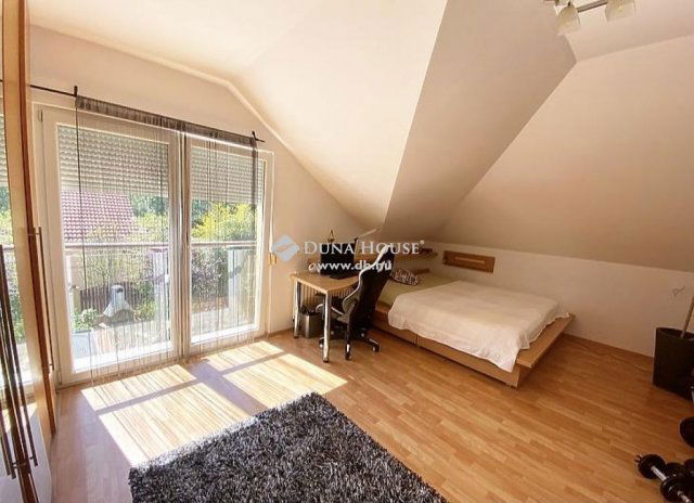 Eladó ikerház, Dunakeszin 178 M Ft, 6 szobás
