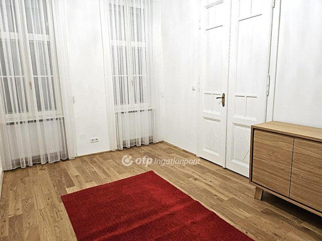 Eladó téglalakás, Budapesten, VI. kerületben 83.9 M Ft, 2 szobás