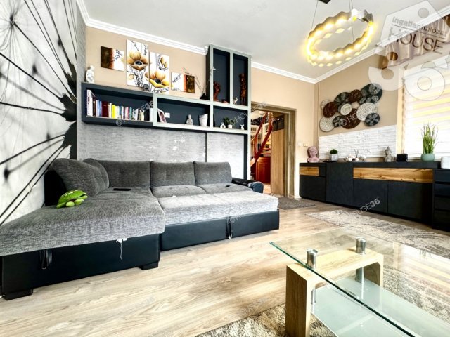 Eladó családi ház, Helvécián 99.99 M Ft, 6 szobás