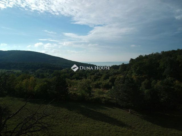 Eladó nyaraló, Balatonfüreden 65.9 M Ft, 3 szobás