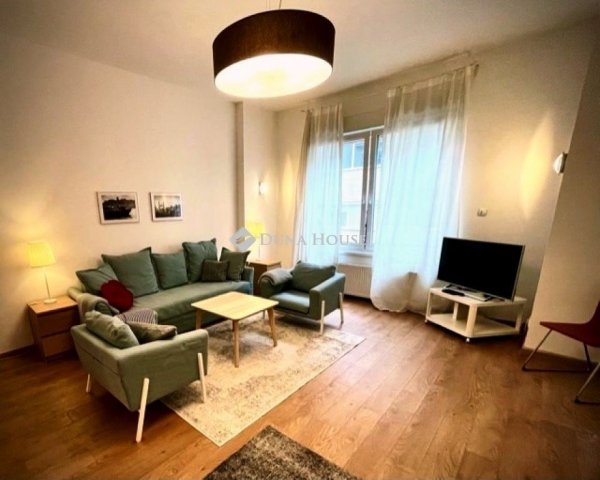 Eladó téglalakás, Budapesten, V. kerületben 119.9 M Ft, 1 szobás