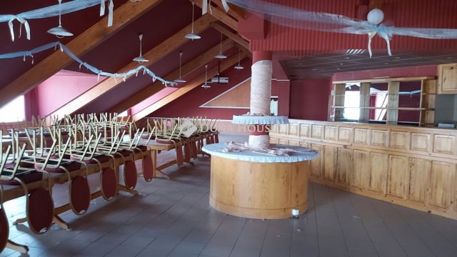 Eladó üzlethelyiség, Cserkeszőlőn, Beton úton 145.2 M Ft