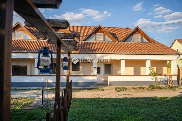 Eladó családi ház, Nyáregyházán 67.9 M Ft, 4 szobás