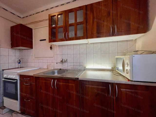 Eladó téglalakás, Szolnokon 26.5 M Ft, 2 szobás