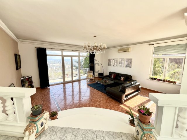 Eladó családi ház, Budapesten, III. kerületben 315 M Ft