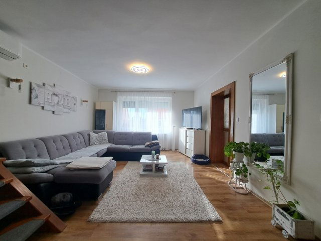 Eladó családi ház, Baján 118 M Ft, 6 szobás