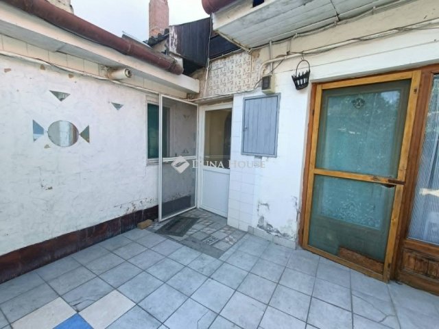 Eladó családi ház, Kecskeméten 15 M Ft, 1 szobás