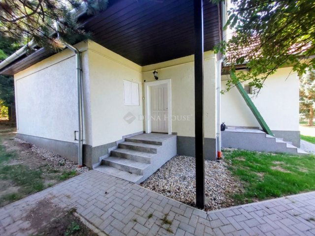 Eladó családi ház, Pencen 75 M Ft, 3 szobás