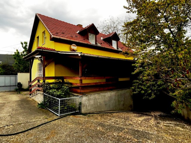 Eladó családi ház, Gyöngyösön, Karácsondi közben 149 M Ft