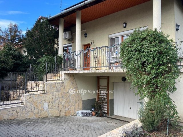 Eladó ikerház, Dunakeszin 159 M Ft, 4+1 szobás