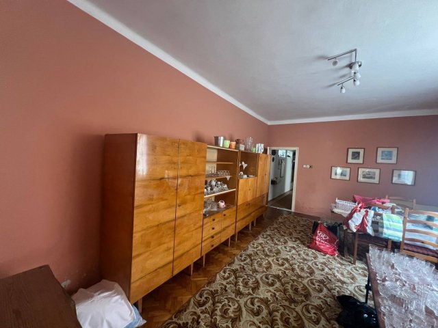 Eladó családi ház, Tatán 36 M Ft, 2 szobás