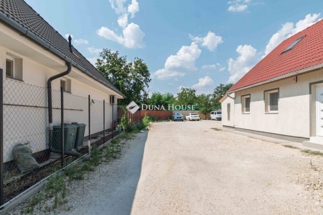 Eladó családi ház, Vecsésen 144 M Ft, 5+1 szobás