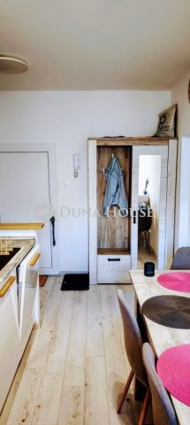 Eladó panellakás, Pécsett, Radnóti Miklós utcában 51.99 M Ft