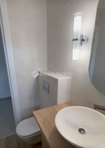 Kiadó panellakás, albérlet, Pécsett 210 E Ft / hó, 2 szobás