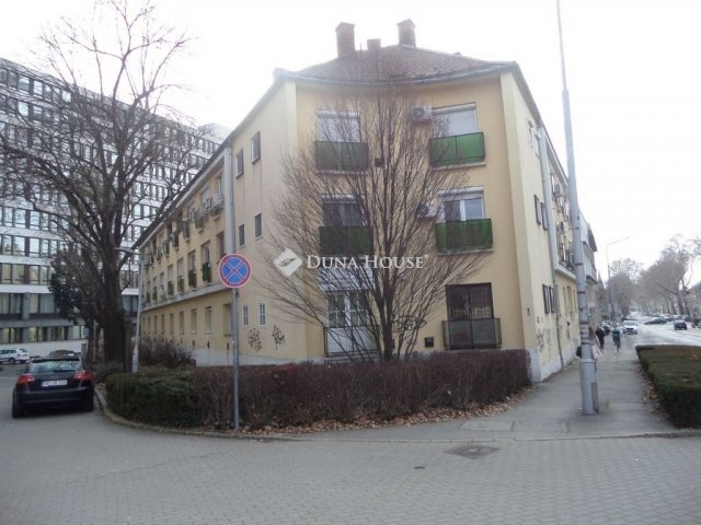 Eladó téglalakás, Pécsett 43 M Ft, 2 szobás