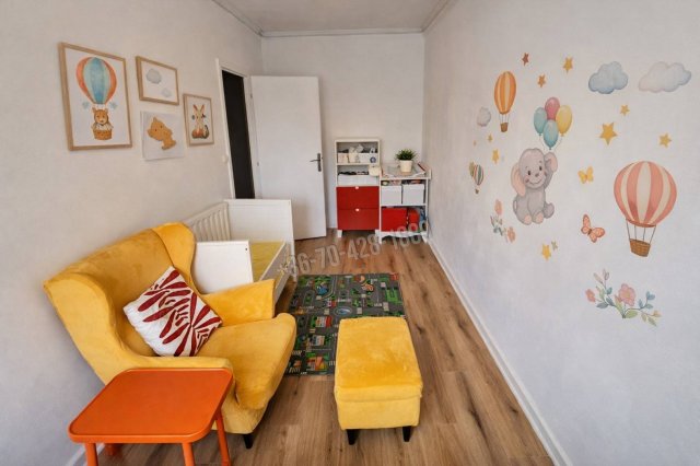 Eladó panellakás, Budapesten, III. kerületben 109.9 M Ft