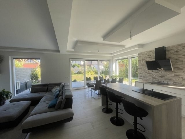 Eladó ikerház, Veresegyházon 229 M Ft, 5 szobás