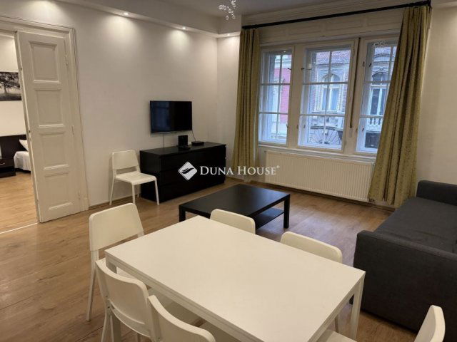 Eladó téglalakás, Budapesten, VII. kerületben, Kertész utcában