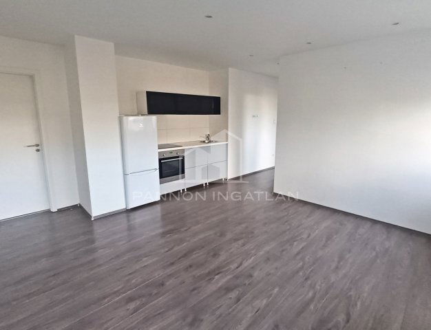 Eladó téglalakás, Veszprémben 76 M Ft, 3+1 szobás