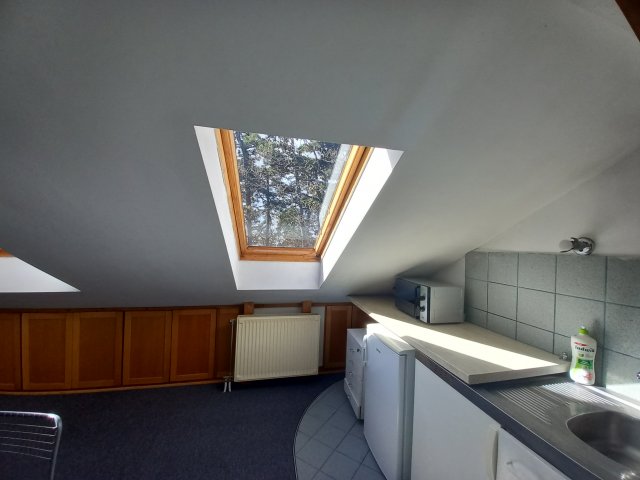 Kiadó téglalakás, albérlet, Pécsett, Fenyves soron 90 E Ft / hó
