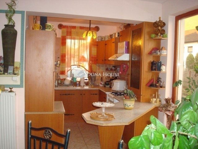 Eladó családi ház, Tápiószecsőn 69.9 M Ft, 7 szobás