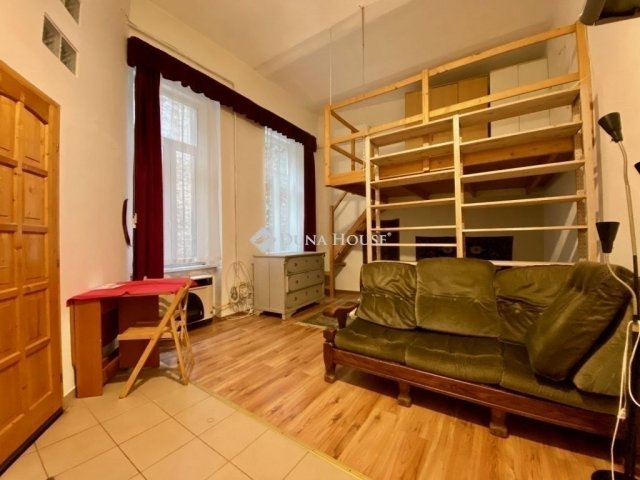 Eladó téglalakás, Budapesten, VI. kerületben 49.9 M Ft, 1 szobás