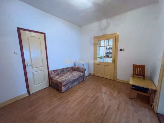 Eladó családi ház, Cegléden 37.49 M Ft, 4 szobás
