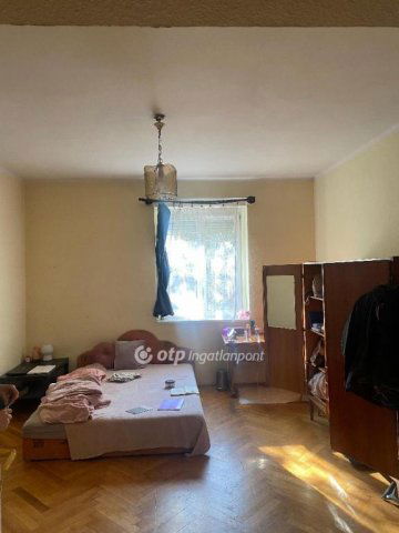Eladó téglalakás, Veszprémben 57.9 M Ft, 3 szobás