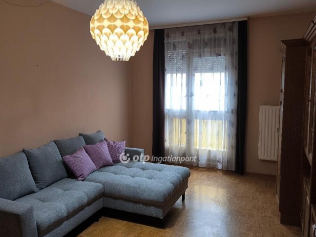 Eladó panellakás, Pécsett 35 M Ft, 1+1 szobás