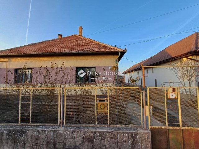 Eladó családi ház, Szentkirályon 34.9 M Ft, 3 szobás