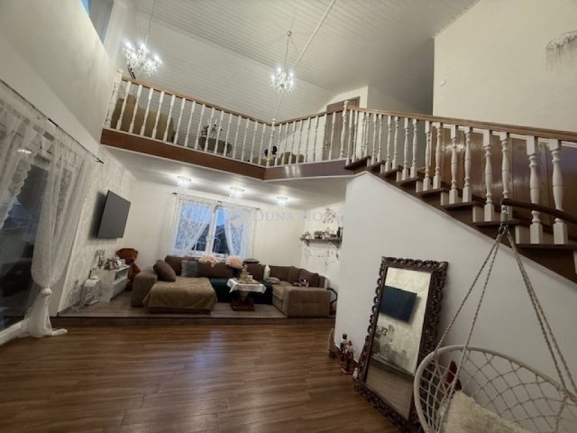 Eladó családi ház, Vecsésen 129.9 M Ft, 4 szobás